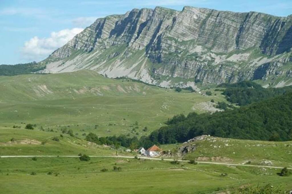 Cemerno Cottage Gacko Экстерьер фото