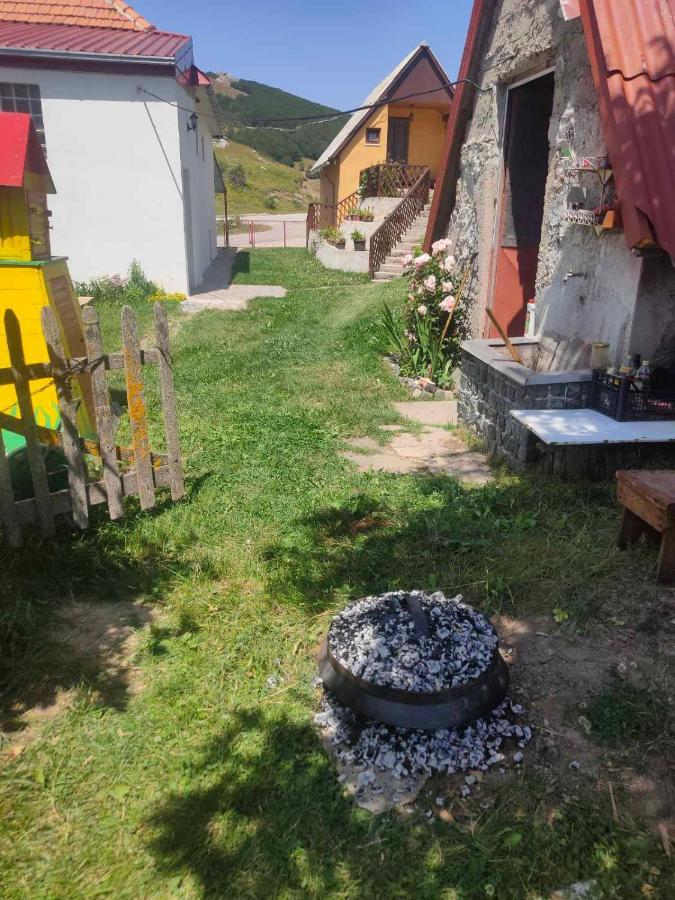Cemerno Cottage Gacko Экстерьер фото