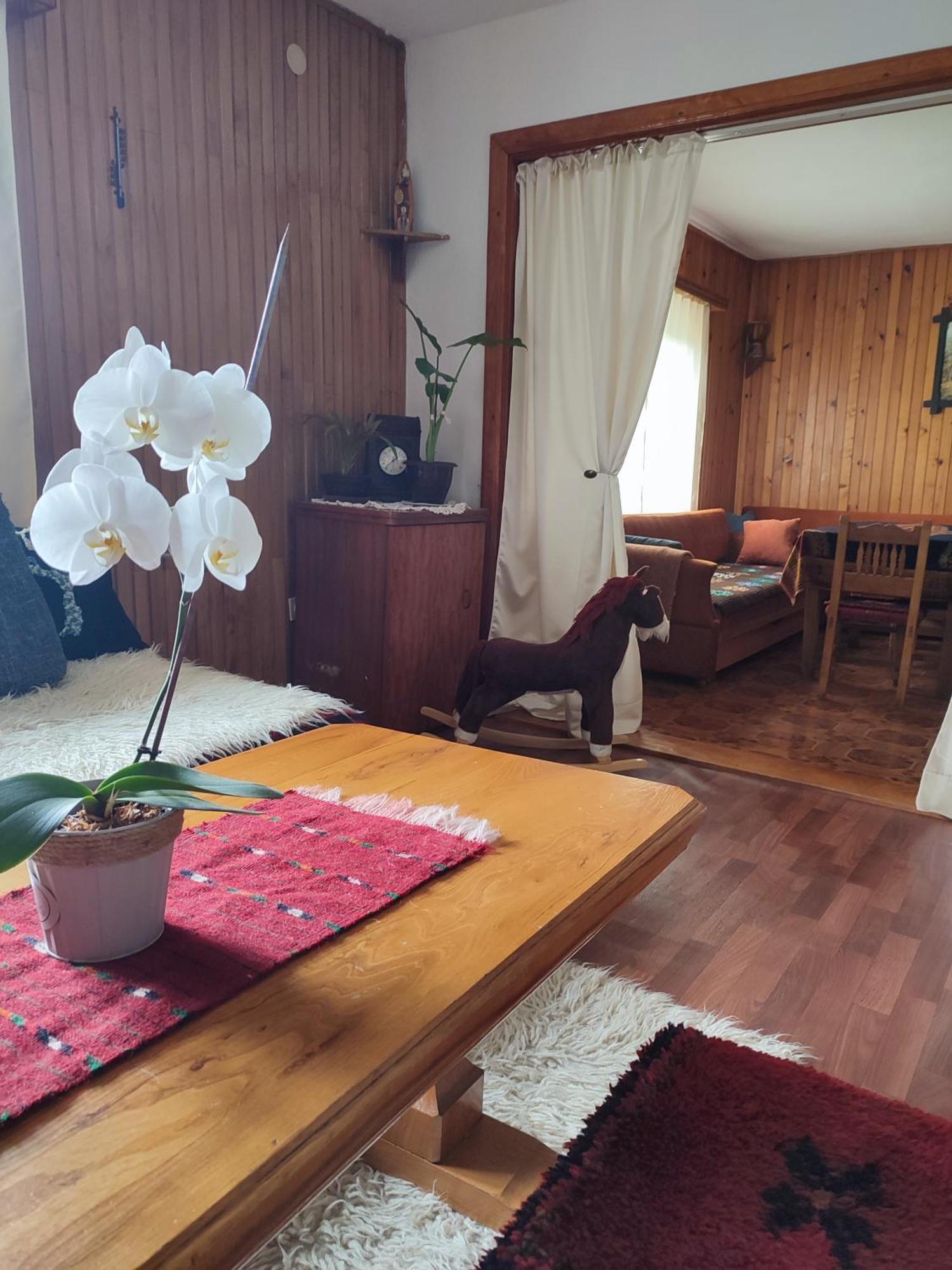 Cemerno Cottage Gacko Экстерьер фото