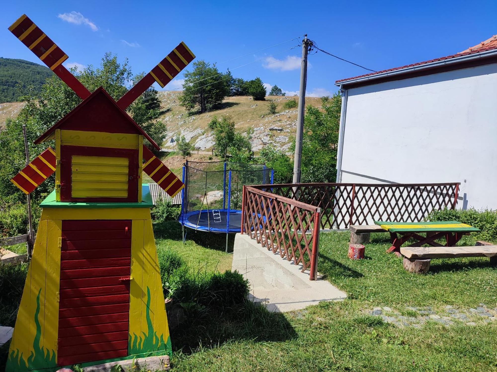 Cemerno Cottage Gacko Экстерьер фото